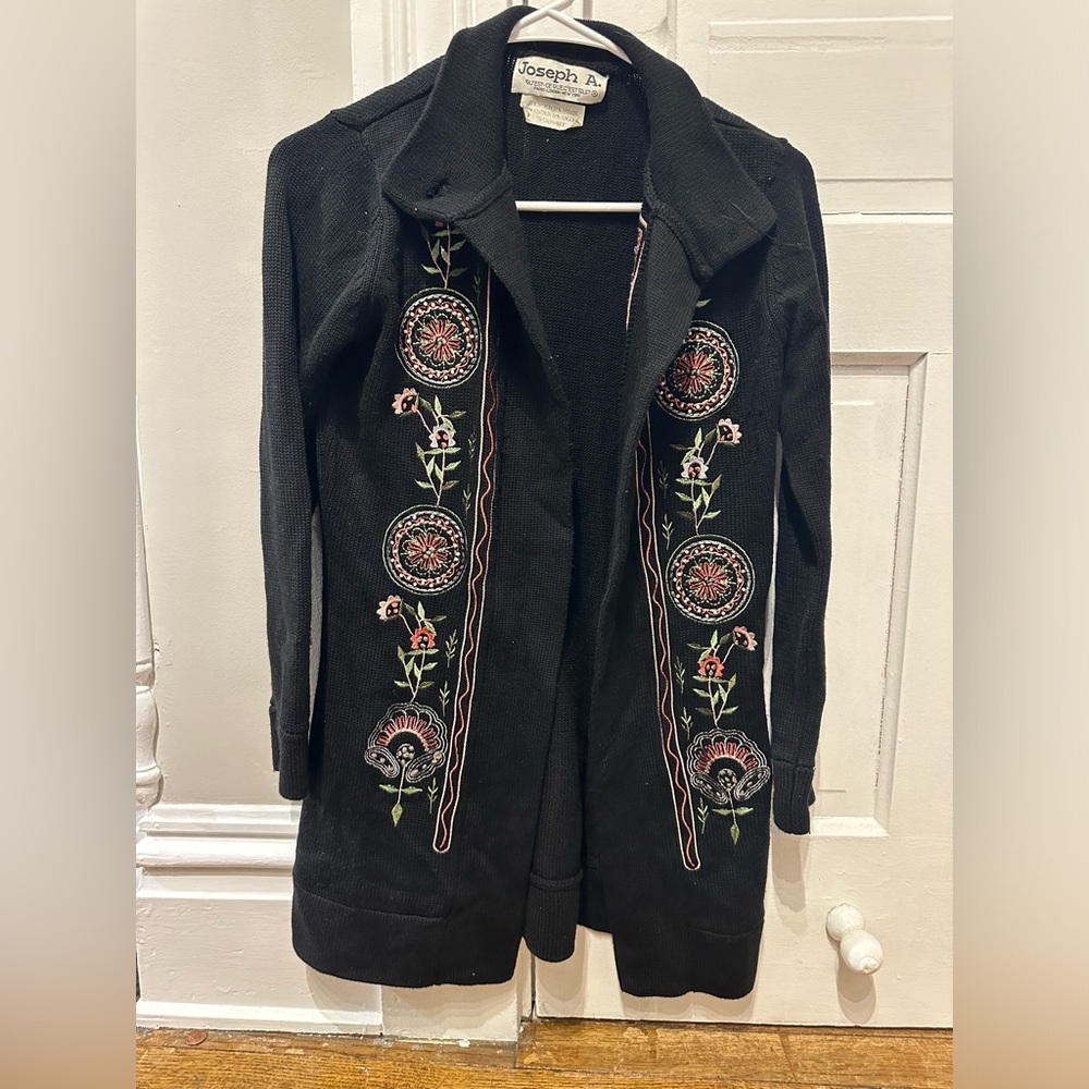 Joseph A Black Embroidered Open-Front Cardigan with Multicolor Floral Motifs